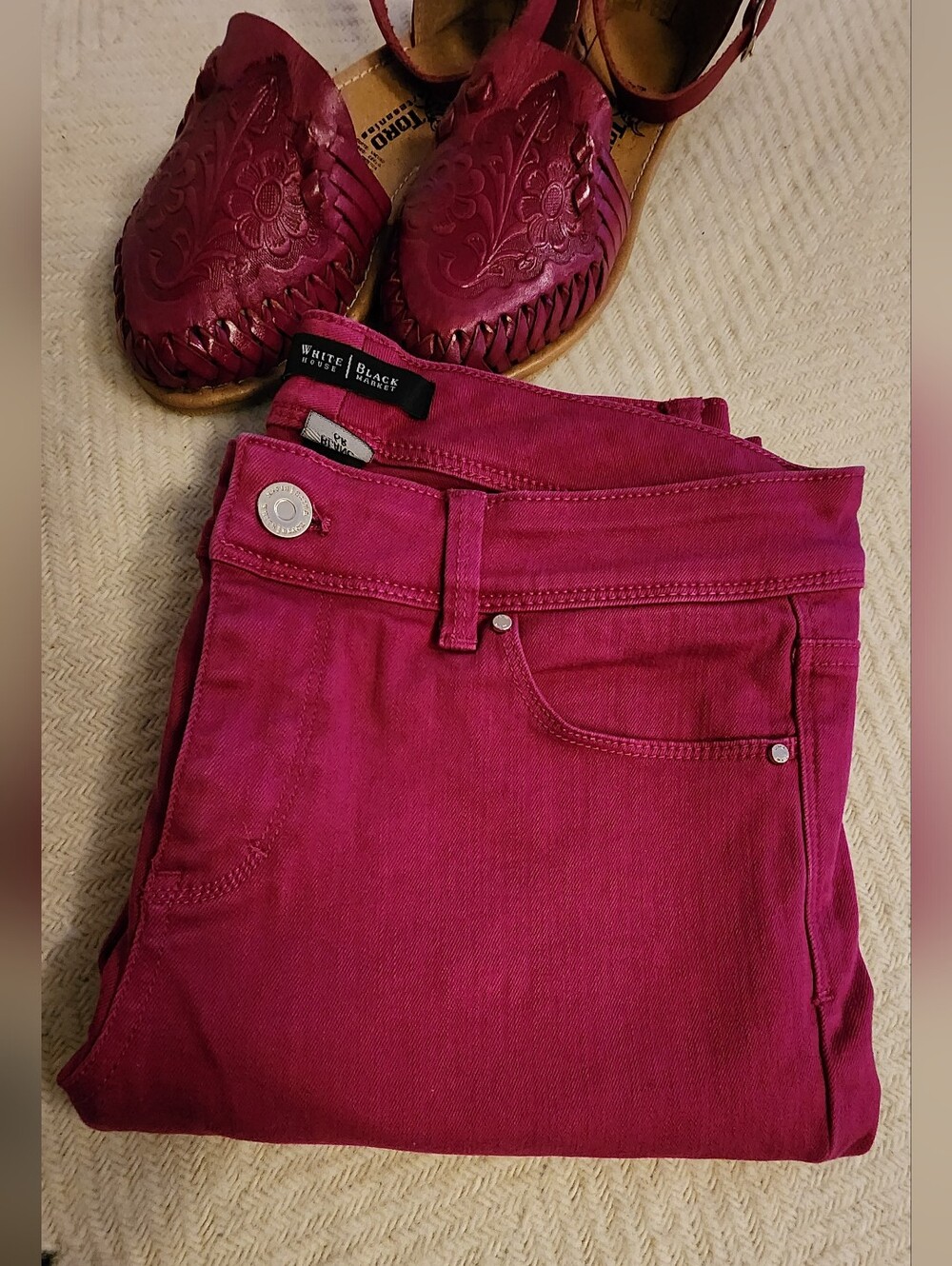 WHBM Magenta Slim Skinny Jeans